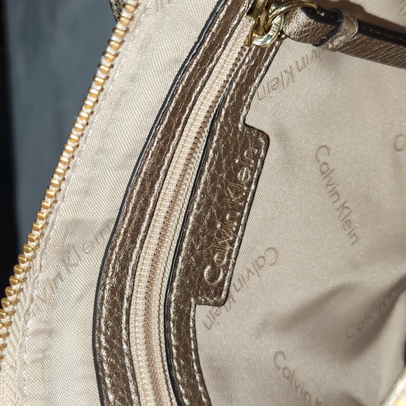 Calvin Klein Soft Gold Metalic Leather Crossbody Bag, New without Tags - Picture 5 of 10